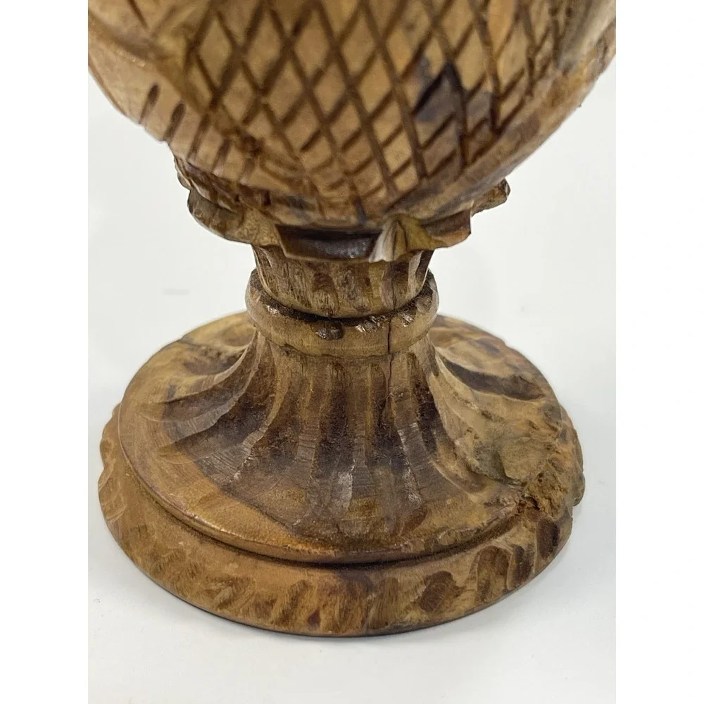 Hand-Carved Olive wood Vase Likely  from Bethlehem 5.5